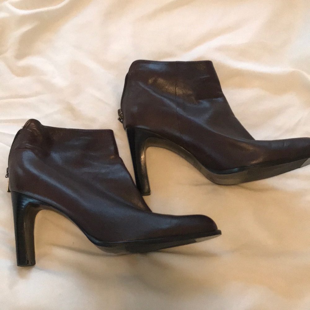 Nine West Brown leather classic heeled booties